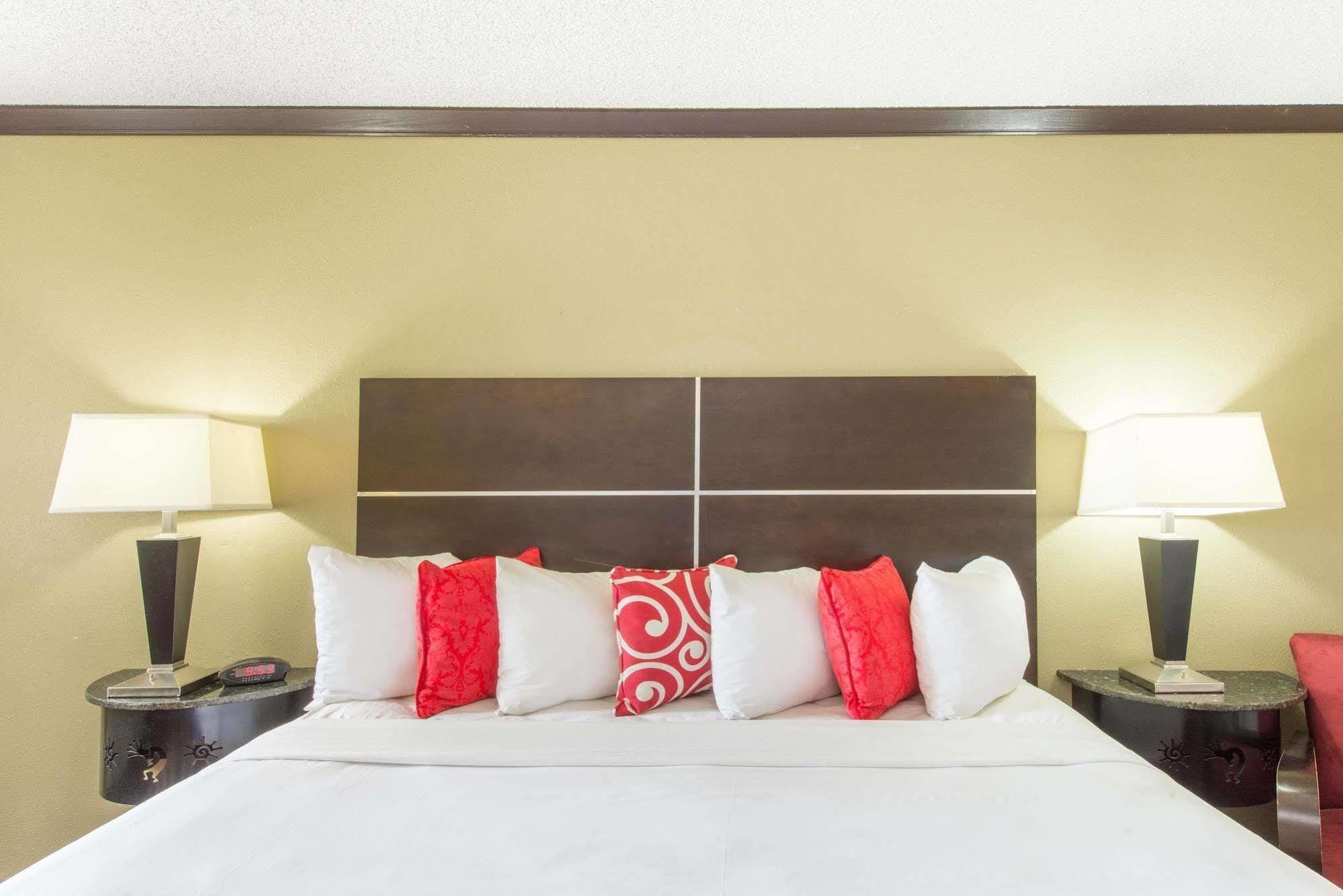 Ramada By Wyndham Albuquerque East Hotell Eksteriør bilde